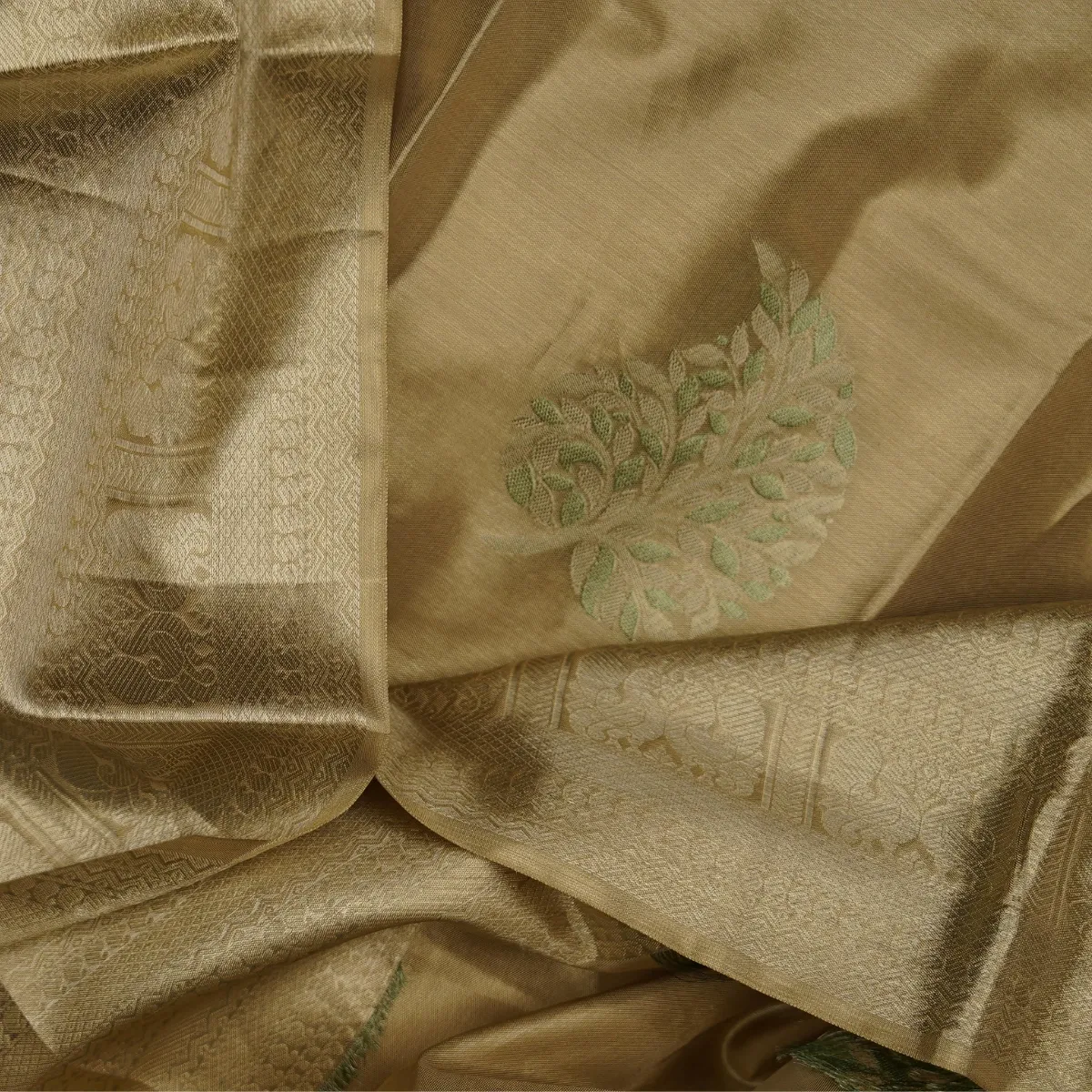 Kanchipuram Tissue Silk Saree Putta Style Antic Mettalic Silk Fast Jari