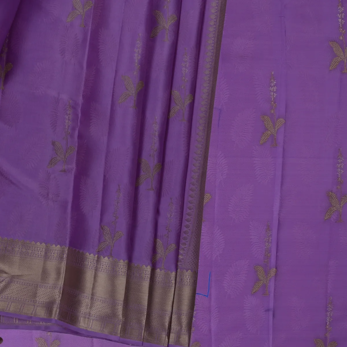 Kanchipuram Silk Saree Golden Colour Putta Style Silk Fast Jari